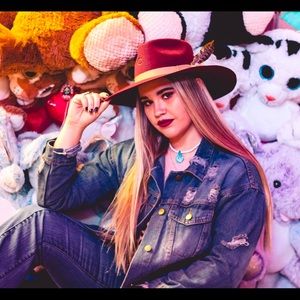 Meet your Posher, Shelby